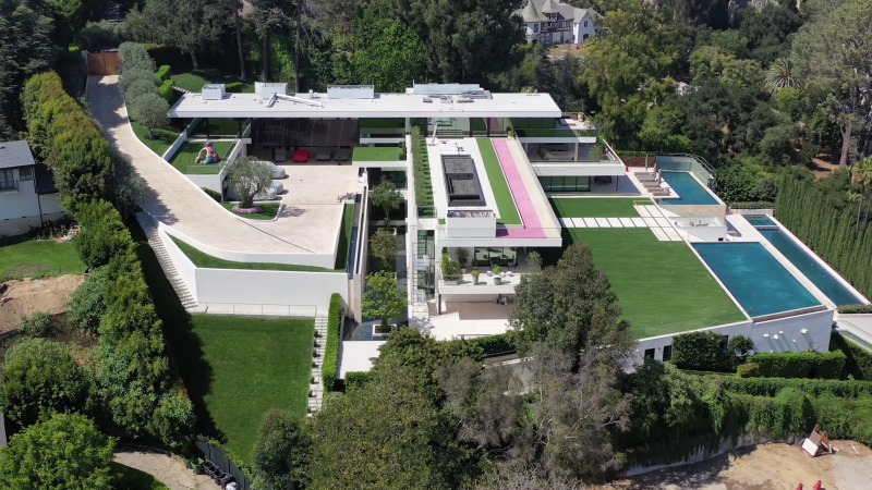 Aerial view of Beyoncé and Jay-Z’s luxury home with expansive lawn, pools, and modern design.