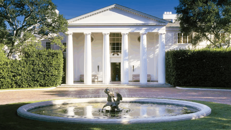 Front view of Jeff Bezos’s Jack Warner Estate in Beverly Hills