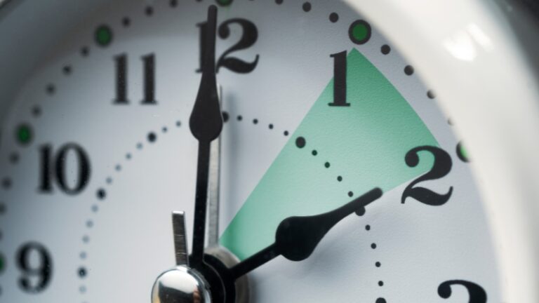 A clock face showing the hour shift, symbolizing daylight saving time