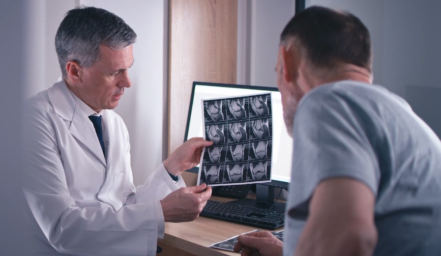 Doctor explains MRI results to patient